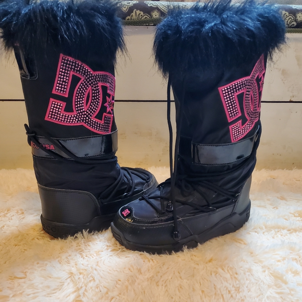 DC moon boots